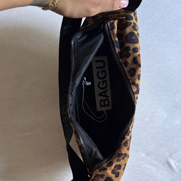 Leopard Print Crescent Bag - Picture 3 of 3